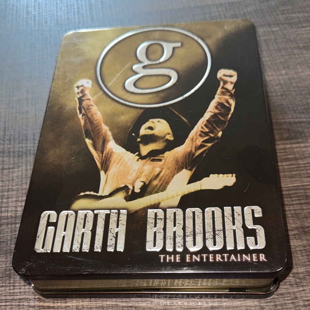 Garth Brooks The Entertainer Tin Box DVD Set